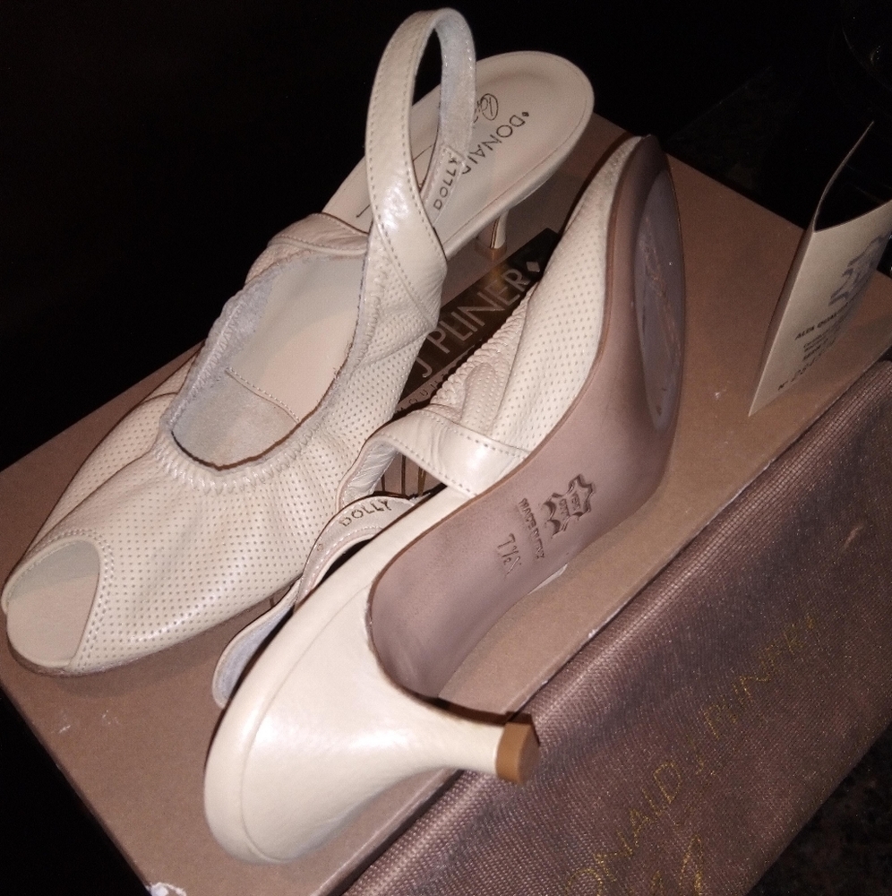NEW Gorgeous Brand New Donald Pliner Tan Leather slingback heel 7.5 narrow width